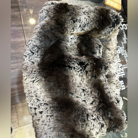 Black & white & grey fluffy faux fur pull over neck scarf Size :one size fit all - Picture 2 of 5